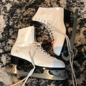 Karen Magnussen competitive skating shoe size 7